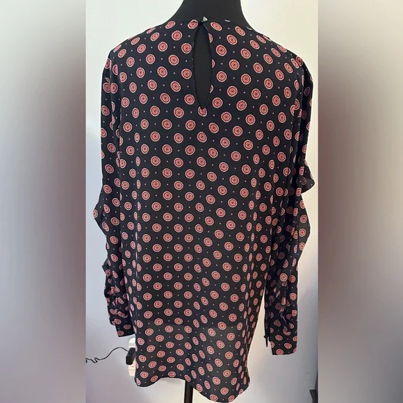 ✅ 3 for $25 - Banana Republic Navy Blue and Red Patterned Blouse with ruffle - Picture 3 of 11